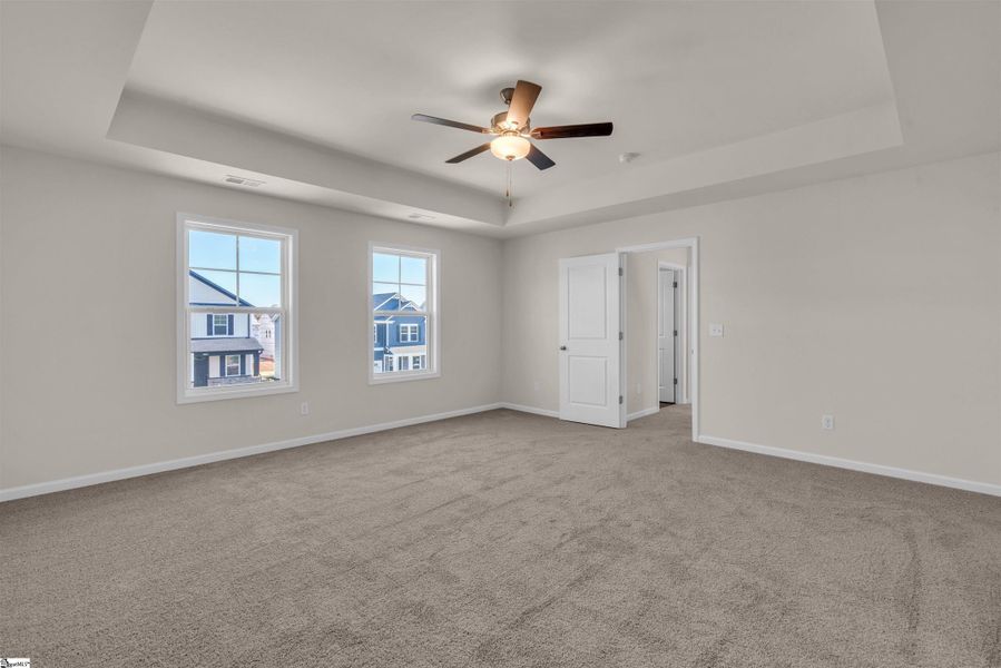 Spacious, unfurnished interior of a new home in Halton Oaks, Spartanburg (Image 17).