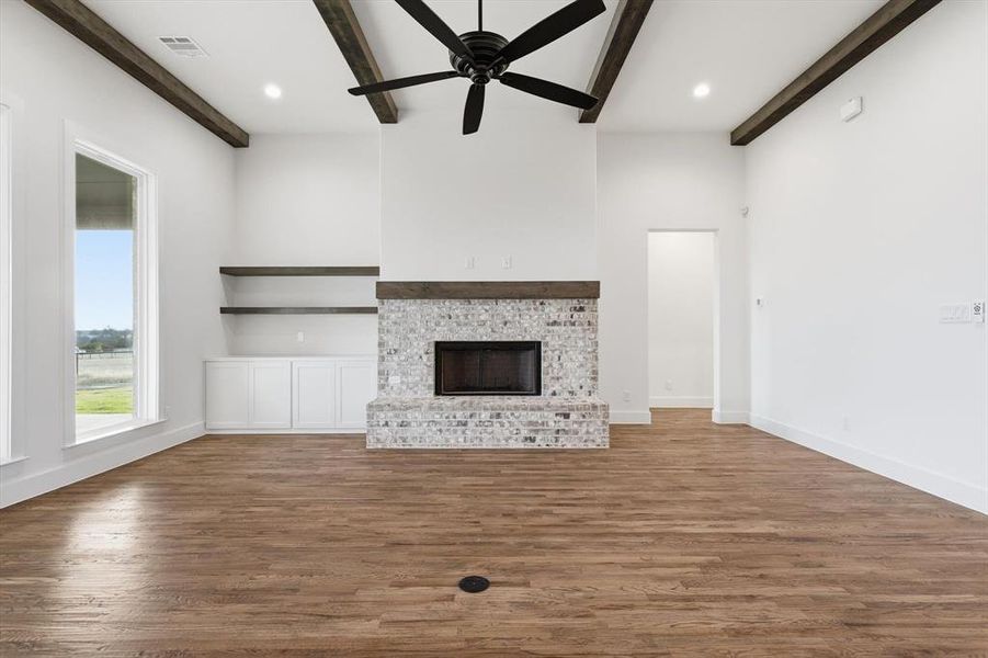 Spacious, unfurnished interior of a new home in , Godley (Image 24).