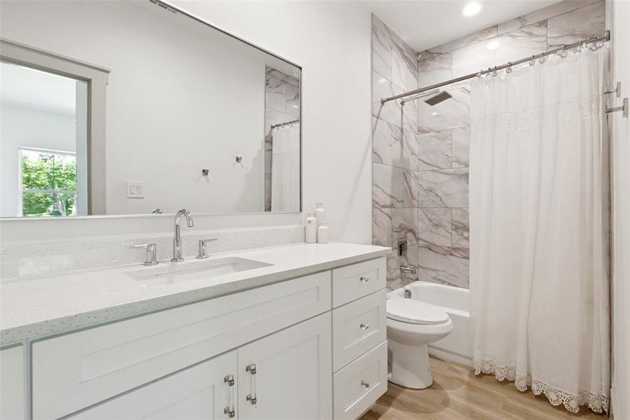 Furnished interior view inside a new home in , Garland (Image 32). Furnished interior view inside a new home in , Garland (Image 32).
