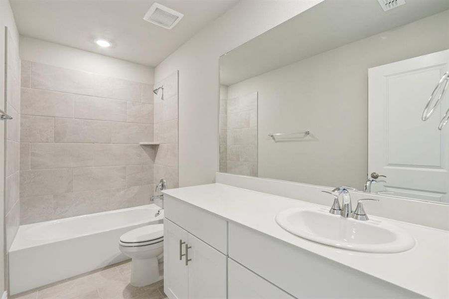 Furnished interior view inside a new home in Westmoor, Sherman (Image 9).