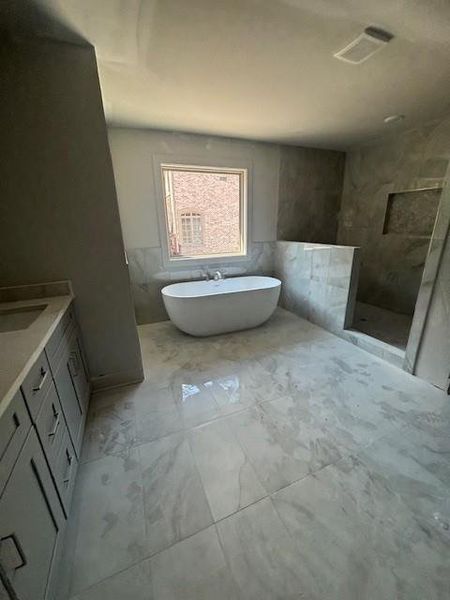 Image 13 of a home in Le Jardin.