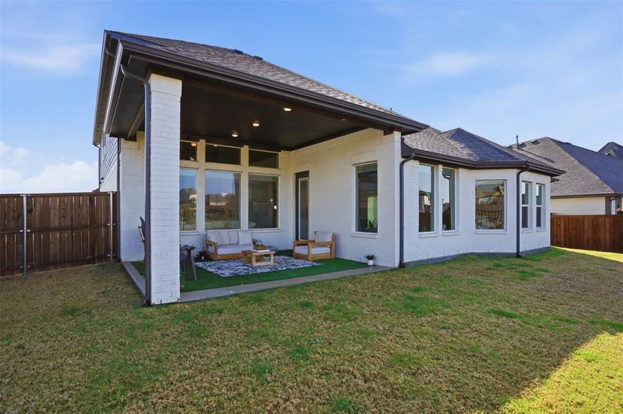 Exterior details and patio area of a home in Somerset Park, Rockwall (Image 23).