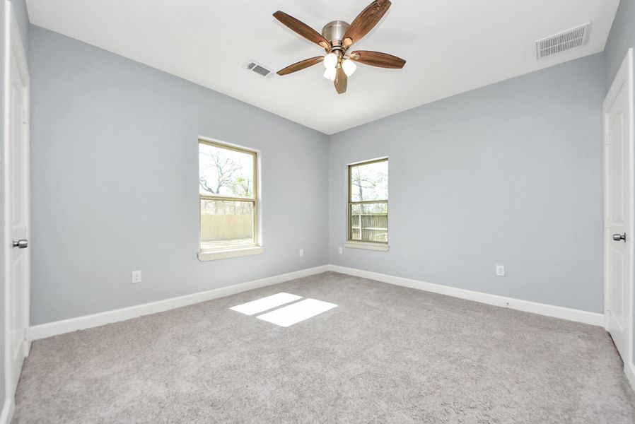 Spacious, unfurnished interior of a new home in , Houston (Image 37).