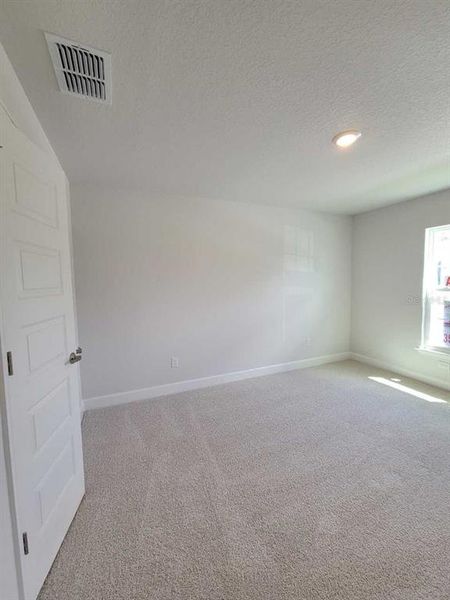 Spacious, unfurnished interior of a new home in Marion Oaks, Ocala (Image 16).