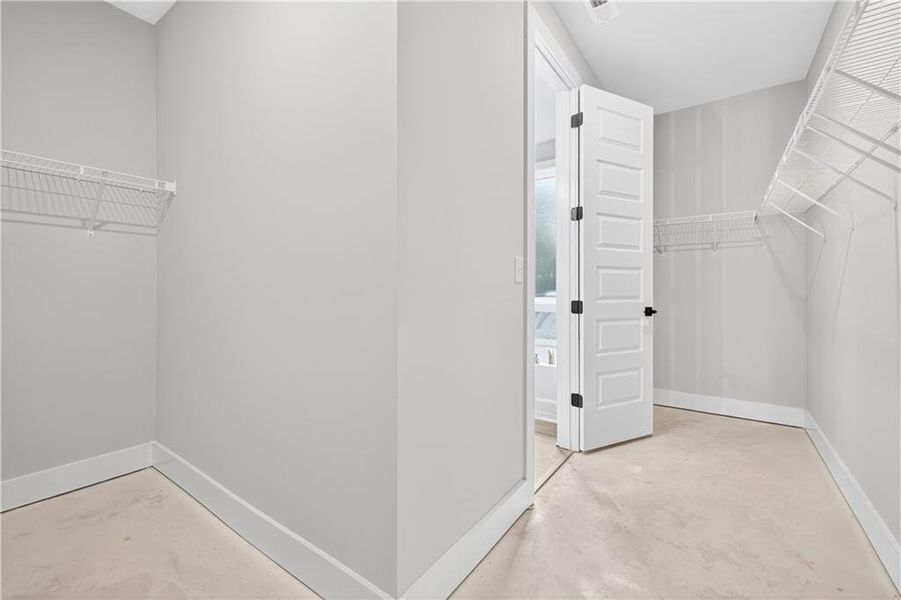 Spacious, unfurnished interior of a new home in , Gainesville (Image 30).