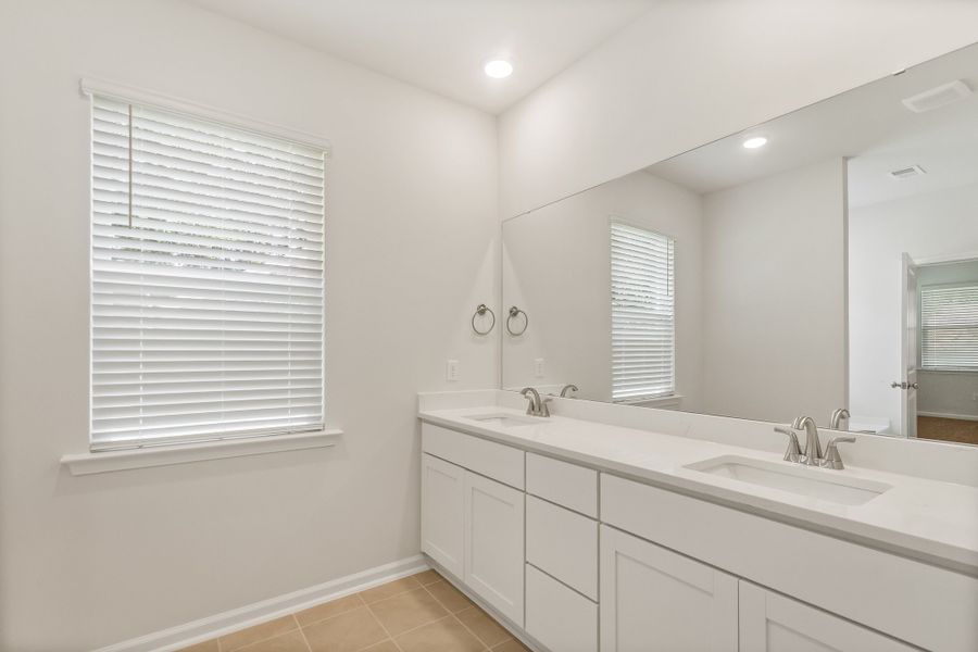 Representative furnished interior of a home built from the Nile by Veranda Homes in Heritage Bay, Sumter (Image 18).