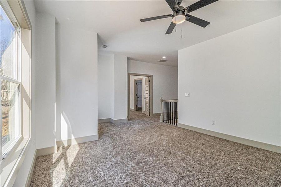 Spacious, unfurnished interior of a new home in , Oxford (Image 33).