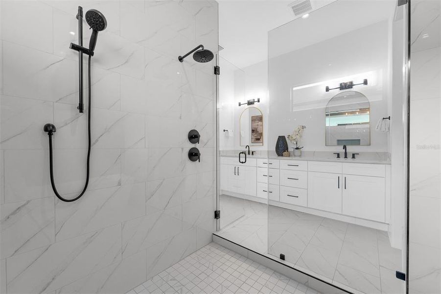 Furnished interior view inside a new home in , Orlando (Image 33).