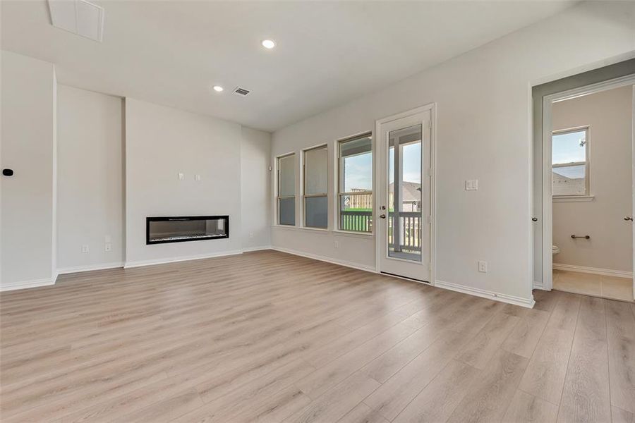 Spacious, unfurnished interior of a new home in City Point, North Richland Hills (Image 10).