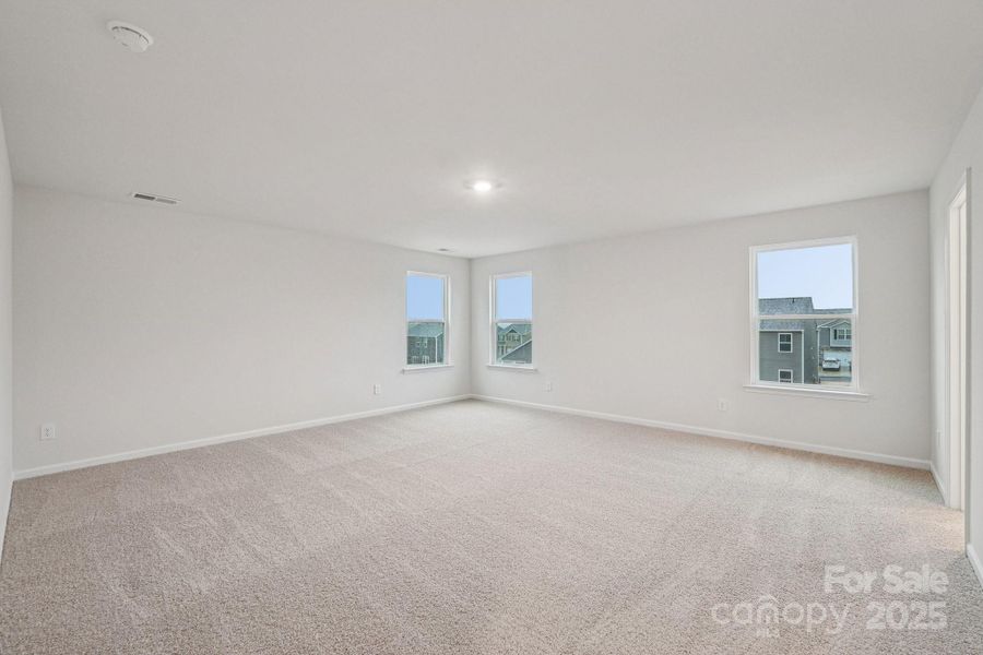 Spacious, unfurnished interior of a new home in Laurelbrook, Sherrills Ford (Image 19).