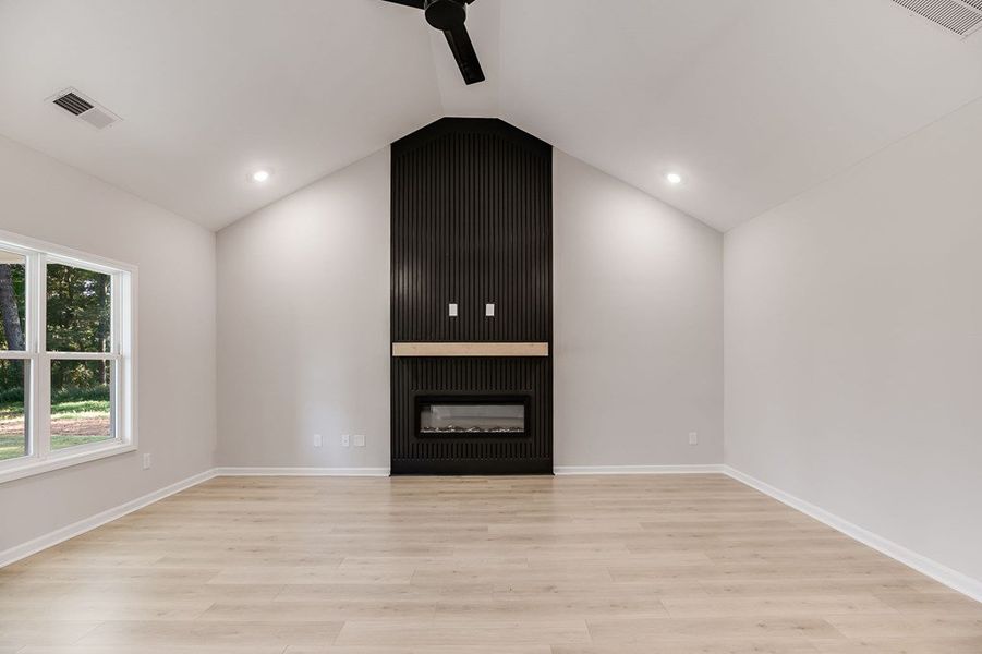 Image 43 of a home in LOVVORN ESTATES.