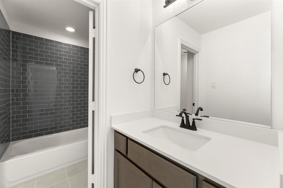 24. 2213 Clairmount - 4TH Bath (2)