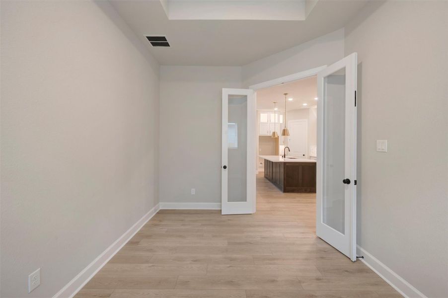 Spacious, unfurnished interior of a new home in Harvest Green - Reserve Collection, Richmond (Image 31).
