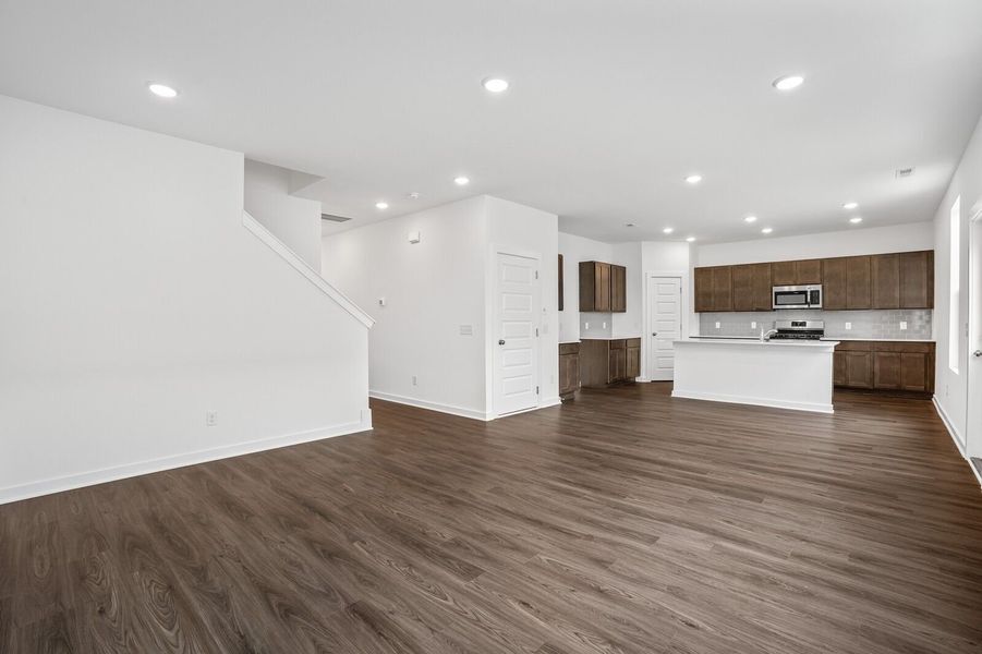 Spacious, unfurnished interior of a new home in Sage Farms, White House (Image 52).