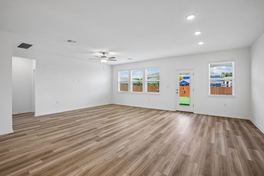 Spacious, unfurnished interior of a new home in Lisso, Pflugerville (Image 16).