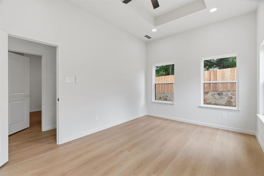 Spacious, unfurnished interior of a new home in , Granbury (Image 15).