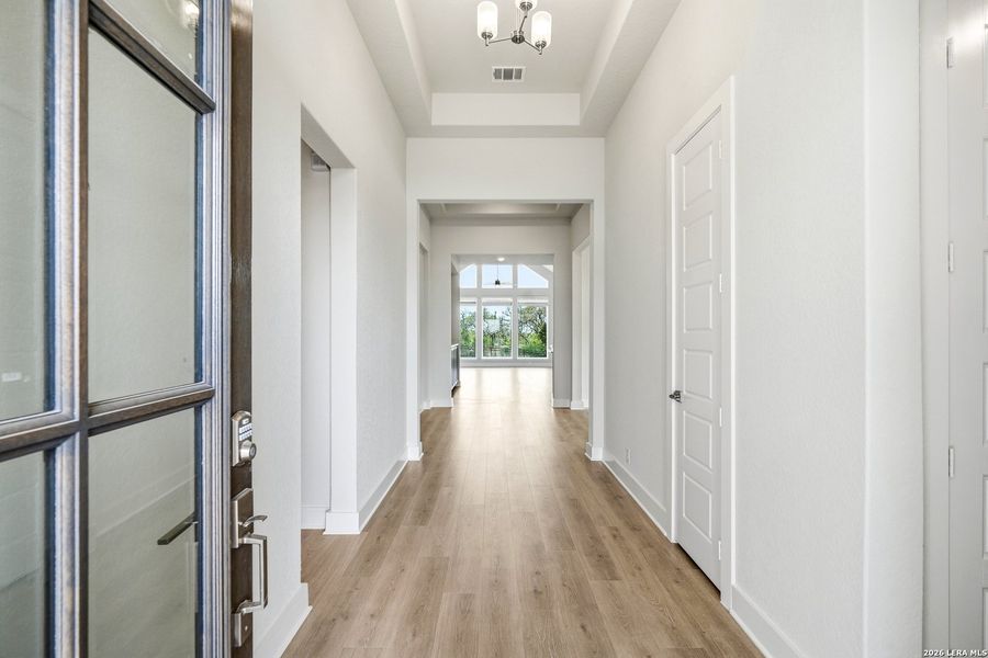 Spacious, unfurnished interior of a new home in Esperanza 50's, Boerne (Image 29).