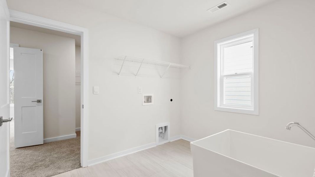 Spacious, unfurnished interior of a new home in Hemlock, Williamston (Image 40).