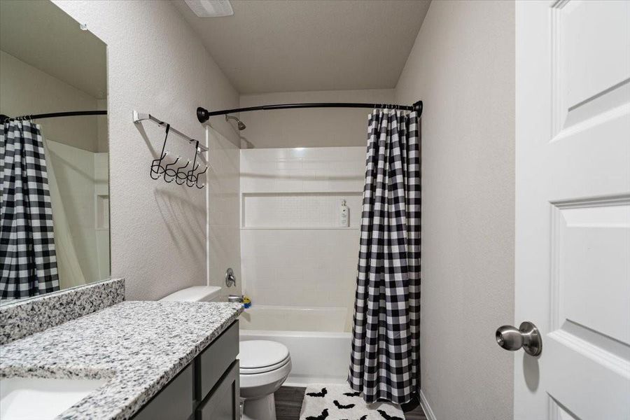 Furnished interior view inside a new home in River's Edge, Conroe (Image 33). Furnished interior view inside a new home in River's Edge, Conroe (Image 33).