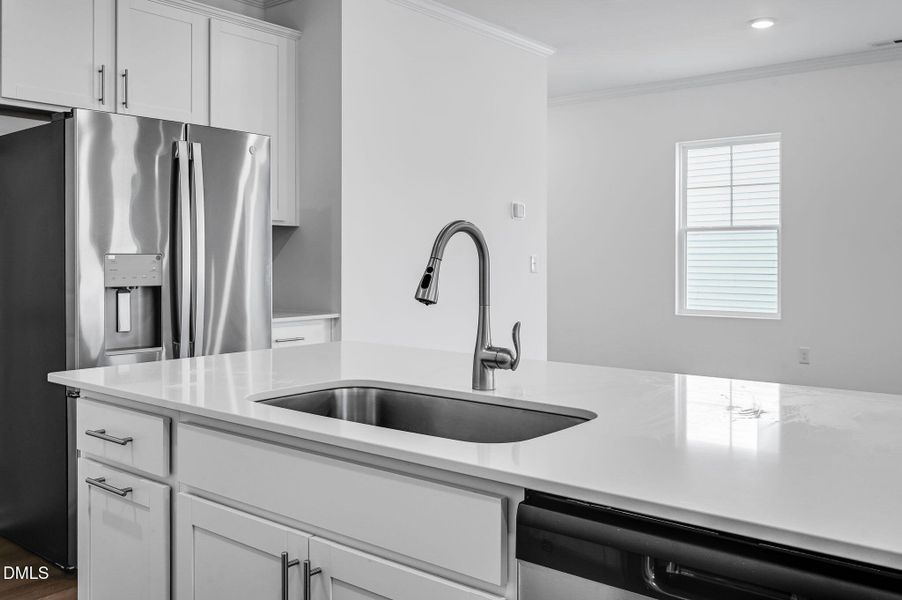 SUN_CaitlinCrossing_Pic_OakleyII-17