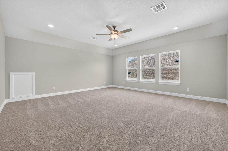 Unfurnished room featuring light carpet, ceiling fan, and recessed lighting