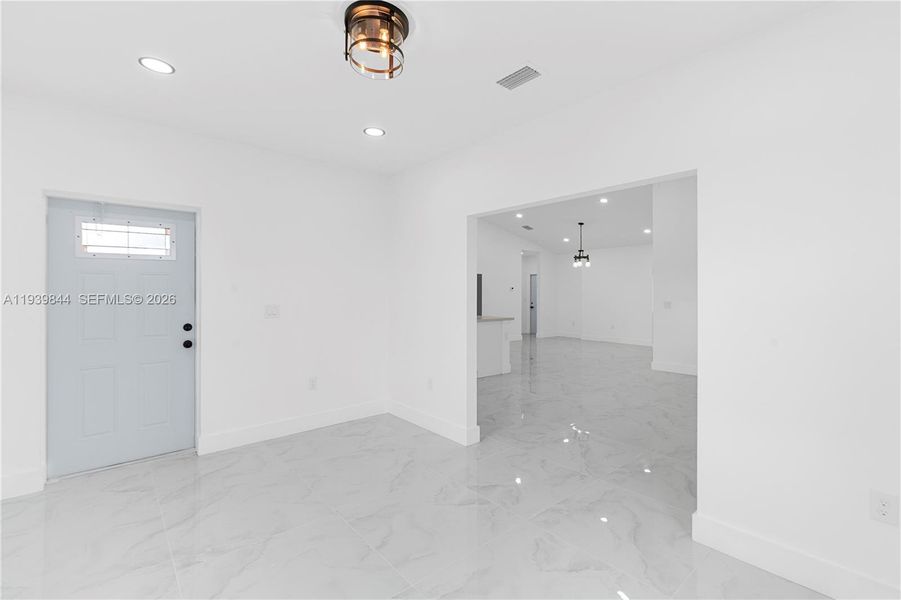 Spacious, unfurnished interior of a new home in , Lehigh Acres (Image 15).