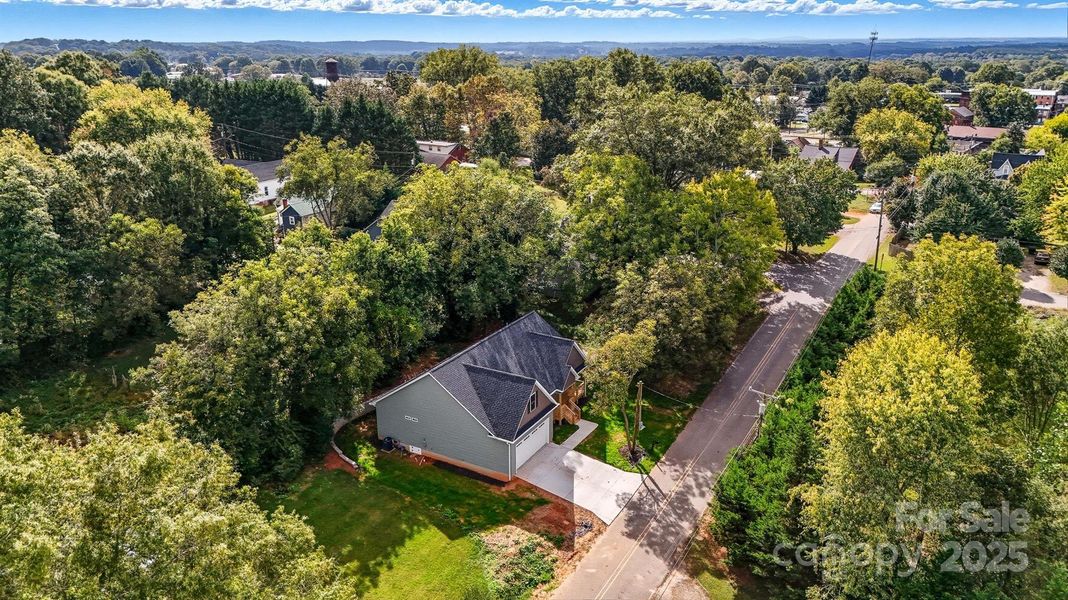 Image 42 of a home in .