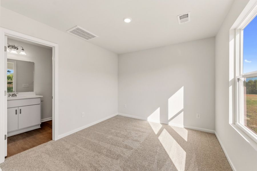 Spacious, unfurnished interior of a new home in Evergreen, Spartanburg (Image 13).