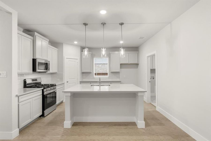 08. 1917 Sapphire - Kitchen