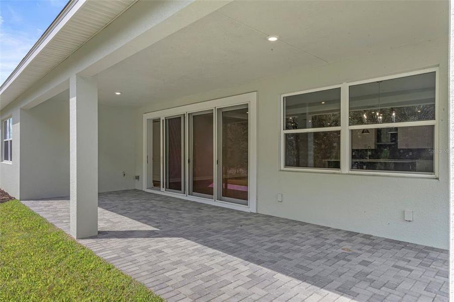 Exterior details and patio area of a home in Cresswind at Hammock Oaks, Lady Lake (Image 23).