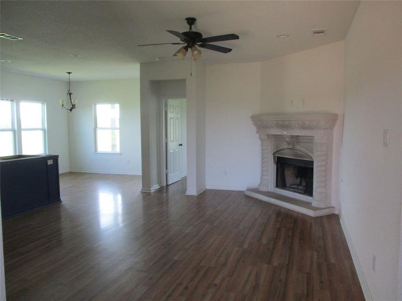 Spacious, unfurnished interior of a new home in , Kaufman (Image 7).