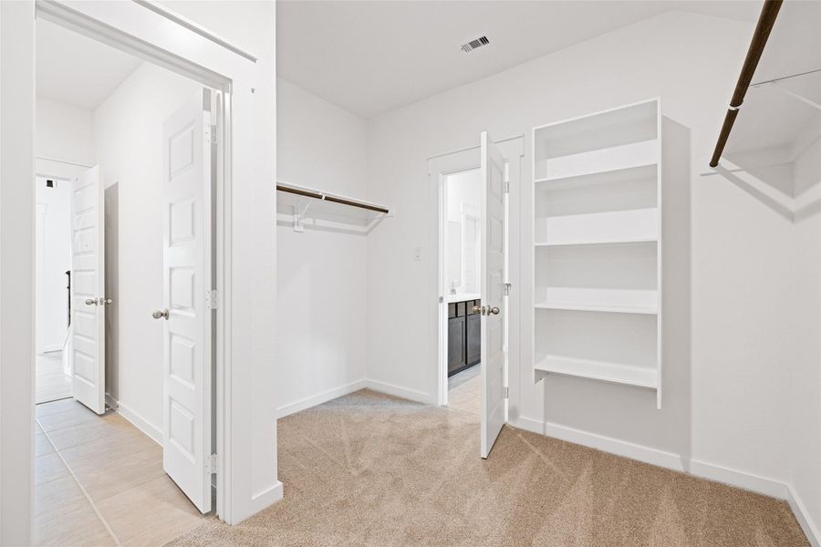 Spacious, unfurnished interior of a new home in Sunterra, Katy (Image 32).