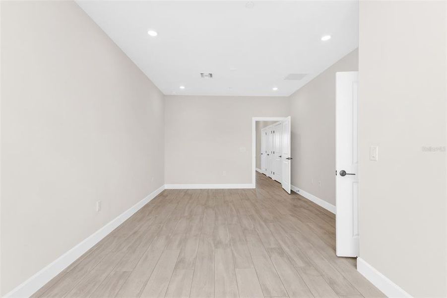 Spacious, unfurnished interior of a new home in Seahaven, Punta Gorda (Image 53).