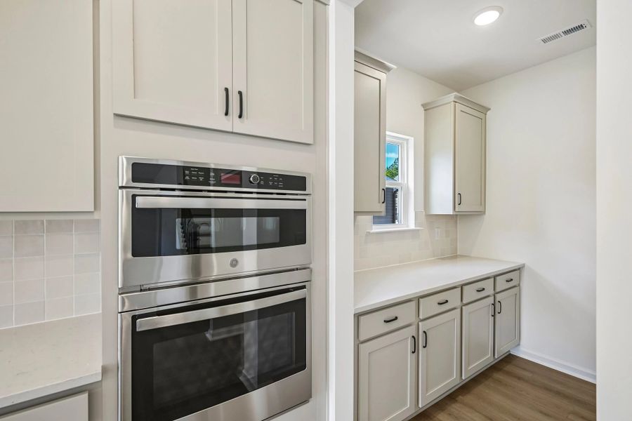 Representative images and renderings are for illustrative purposes. Actual structural options and design finishes of home may vary. Representative images and renderings are for illustrative purposes. Actual structural options and design finishes of home may vary.