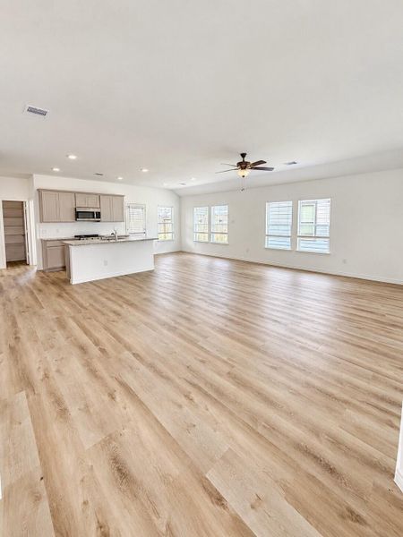Spacious, unfurnished interior of a new home in , Dayton (Image 11).