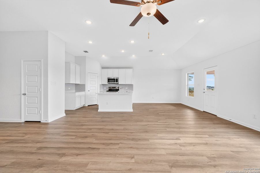 Spacious, unfurnished interior of a new home in Paloma Park, Converse (Image 31).