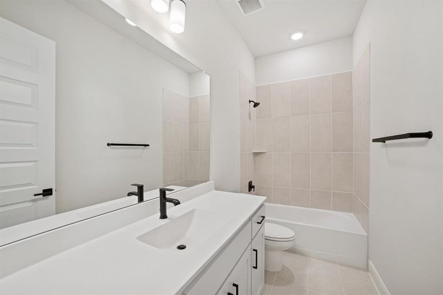 Furnished interior view inside a new home in Myrtle Creek, Waxahachie (Image 5). Furnished interior view inside a new home in Myrtle Creek, Waxahachie (Image 5).