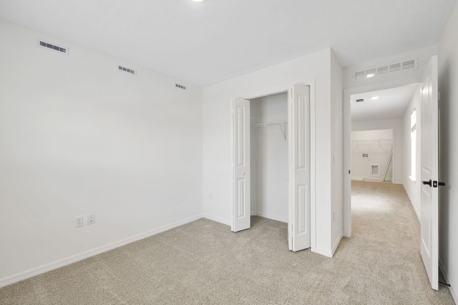 Spacious, unfurnished interior of a new home in Towns at Greenleaf, Oviedo (Image 34).