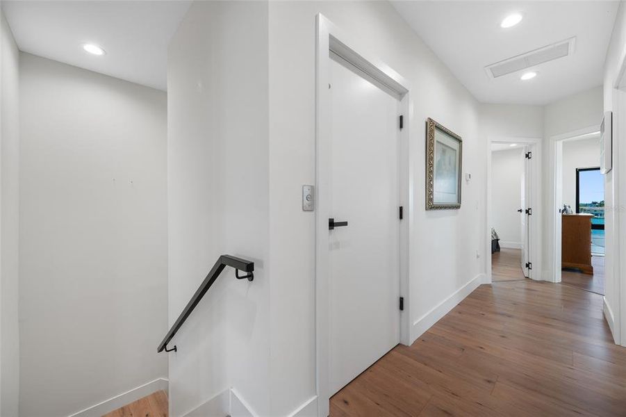 Spacious, unfurnished interior of a new home in , Indian Rocks Beach (Image 20).