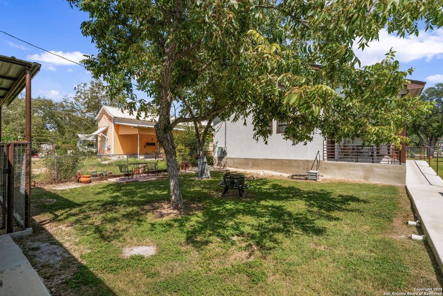 Natural landscape and outdoor views near in Brackettville (Image 28). Natural landscape and outdoor views near in Brackettville (Image 28).