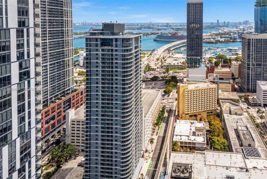 Condo located in Miami, FL showcasing its design and architecture (Image 17).