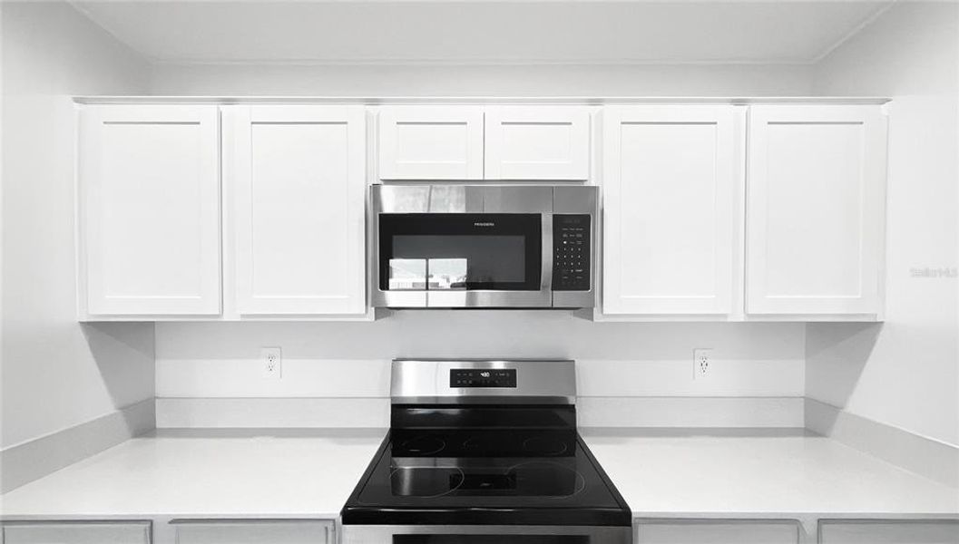 Furnished interior view inside a new home in , Winter Haven (Image 8).