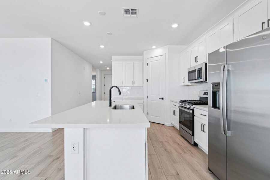 8-web-or-mls-W Bajada Rd-S1810-008