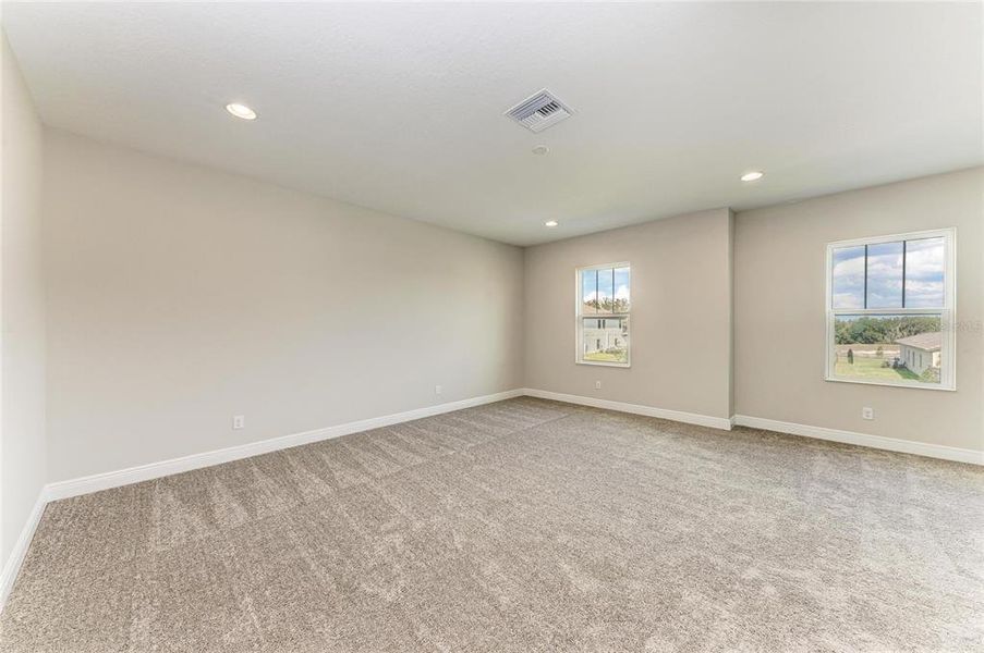 Spacious, unfurnished interior of a new home in Creek Ridge Preserve, Lithia (Image 38).