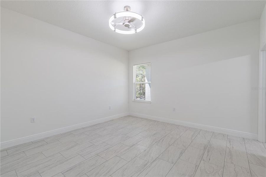 Spacious, unfurnished interior of a new home in , Citrus Springs (Image 24).