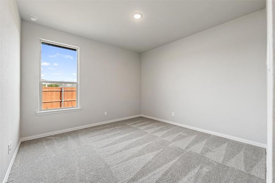 Spacious, unfurnished interior of a new home in Waterford Park, Weatherford (Image 25).