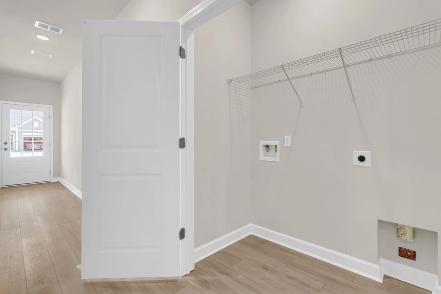 Similar Palmetto floorplan with Serene Collection. Features and finishes vary.
