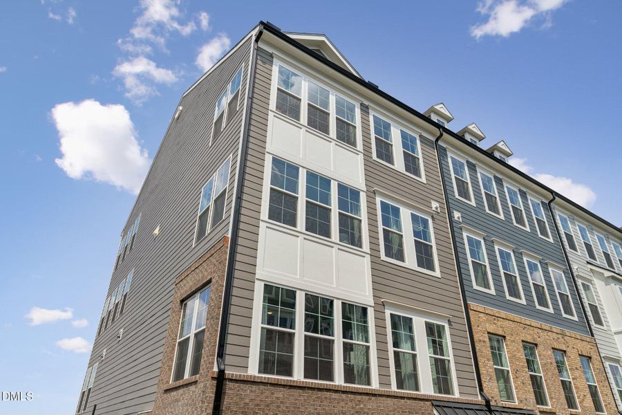 Julianne Exterior Front 4