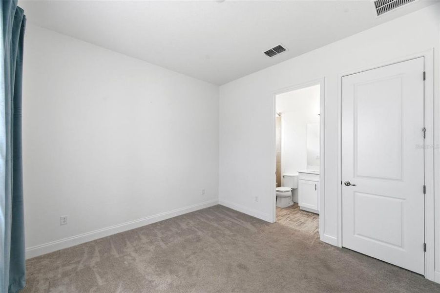 Spacious, unfurnished interior of a new home in Tamarack at Two Rivers, Zephyrhills (Image 61).