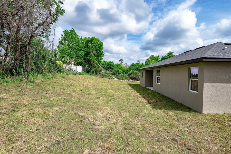 Exterior details and patio area of a home in , North Port (Image 3).